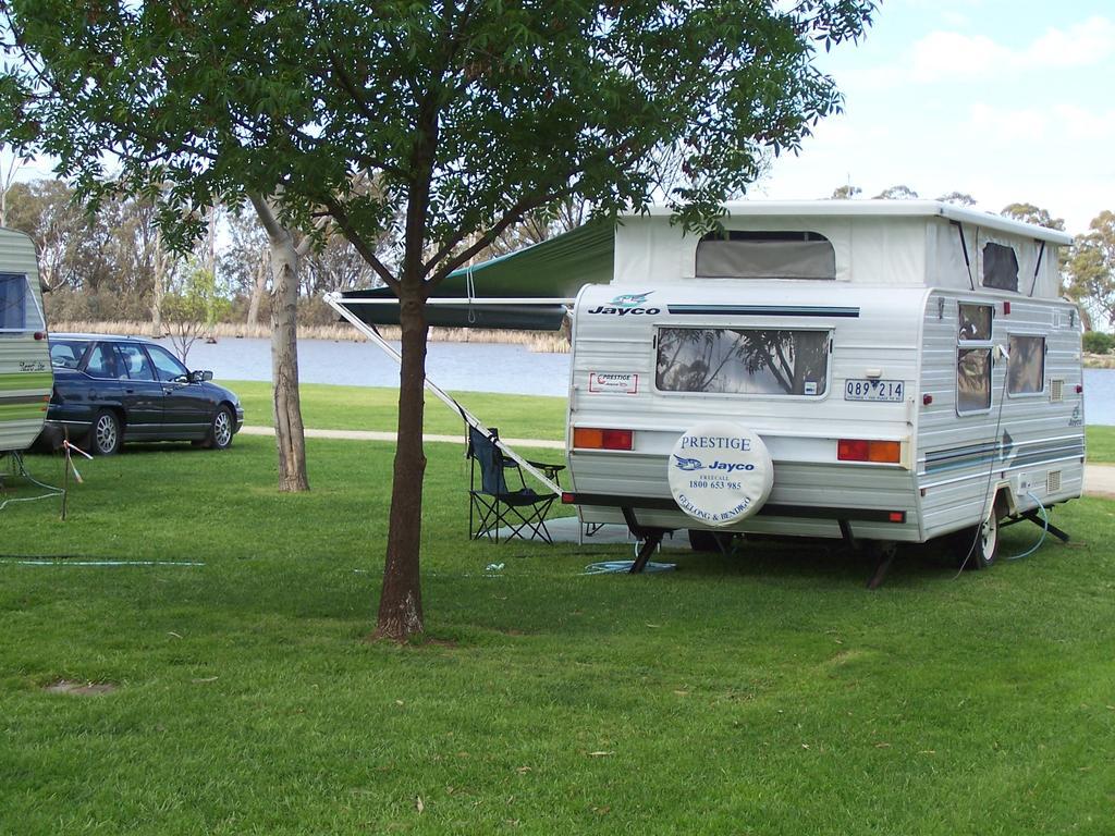 Cohuna Waterfront Holiday Park エクステリア 写真